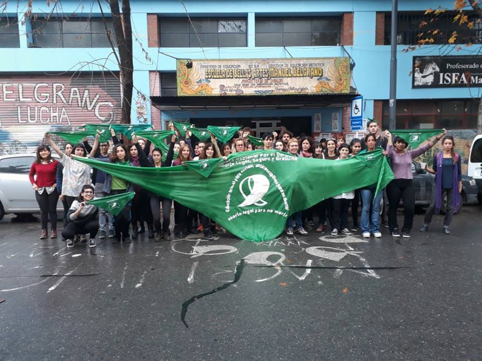 STOPUNICABA_MB's tweet photo. Pañuelazo convocado por la Comisión de Genero del CEIMB!💚
Educacion sexual para decidir, anticonceptivos para no abortar,aborto LEGAL, SEGURO Y GRATUITO para no MORIR.
| TRES TURNOS |

#AbortoLegalYa 
#AbortoLegal 
#panueloverde 
#panuelazo https://t.co/MywX02uRsG