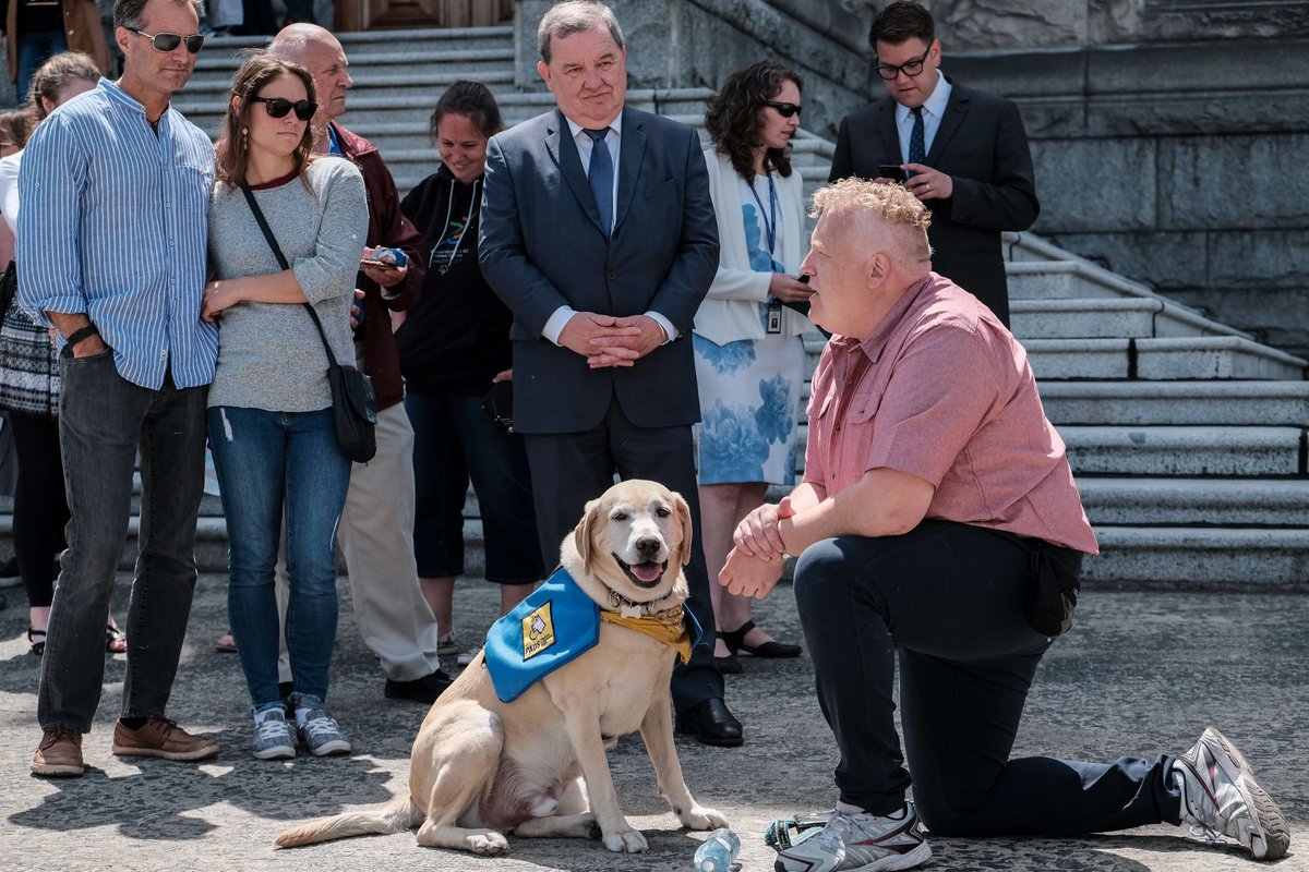 BCGovNews's tweet photo. To mark BC's first #AccessAbility Week, we're investing $500,000 to reduce barriers and increase accessibility throughout the province for people with disabilities. Learn about programs for #PWD available in BC: https://t.co/3NFYpowlMN #AccessibleBC #notalldisabilitiesarevisible https://t.co/a0E7eBWb2Q