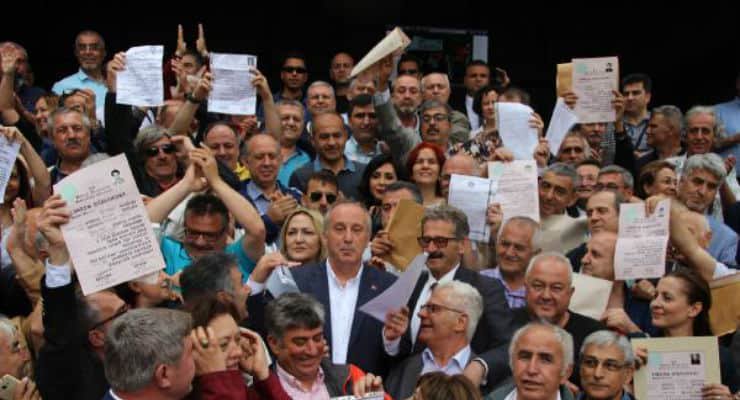 DuranAksay's tweet photo. İlk Okul..!
Orta Okul..!
Lise..!
Üniversite..!
Fakülte..!
Yüksek lisans gibi..
Diplomaları gördük'te..!
Görgüsüzce'ortalıkta sergilenen,
CEHÂLET DİPLOMA'SINI
Hiç görmemiştik..!! https://t.co/BxudcSkXW1