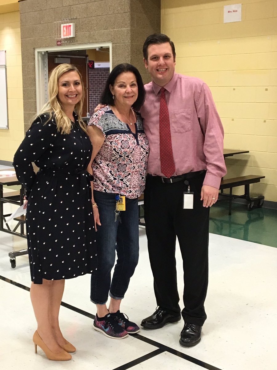 Schilling33C's tweet photo. Thank you to all the teachers who got their pins and presents for all their years of service! You are amazing! Thank you to the school board for a delicious breakfast! #33CPride #ljspride https://t.co/NkftdOA1Wd