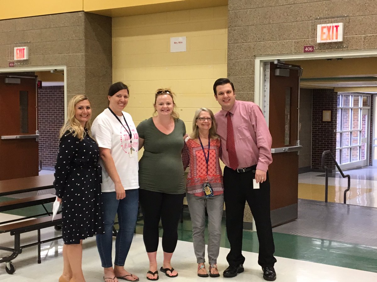 Schilling33C's tweet photo. Thank you to all the teachers who got their pins and presents for all their years of service! You are amazing! Thank you to the school board for a delicious breakfast! #33CPride #ljspride https://t.co/NkftdOA1Wd