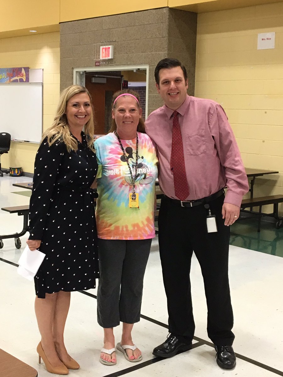 Schilling33C's tweet photo. Thank you to all the teachers who got their pins and presents for all their years of service! You are amazing! Thank you to the school board for a delicious breakfast! #33CPride #ljspride https://t.co/NkftdOA1Wd