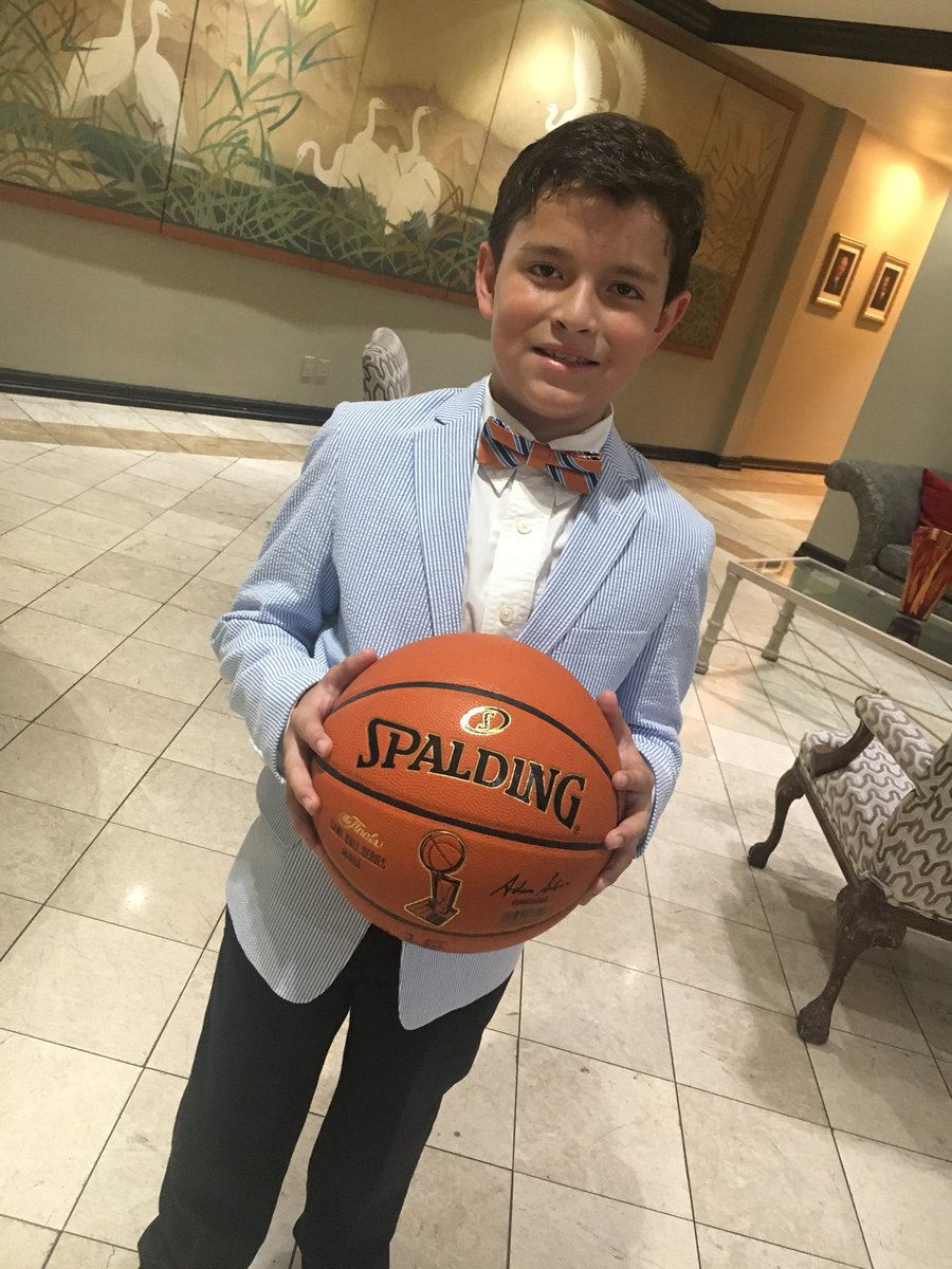 JulioTaboadaj's tweet photo. 5th grade prom ft. Tabgang15 https://t.co/BWVN4G2i2T