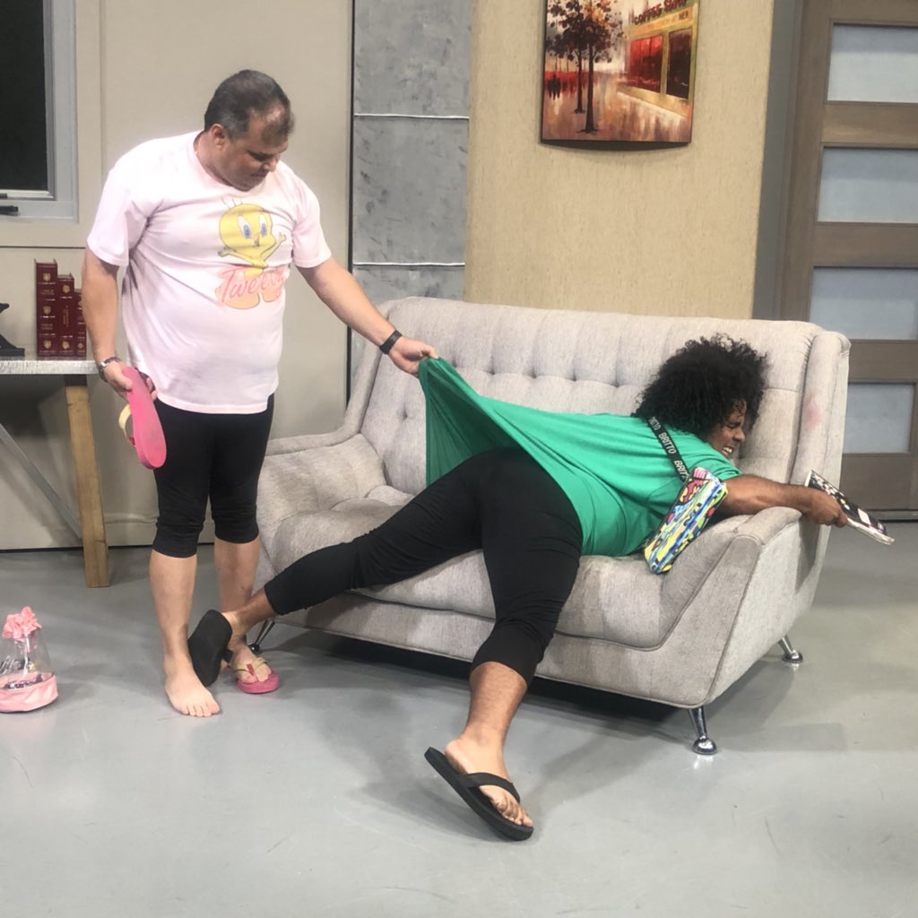 ElRemixTV's tweet photo. ¿Cómo la están pasando? #ElRemix 😂😂 https://t.co/gSW3yaG9Q3
