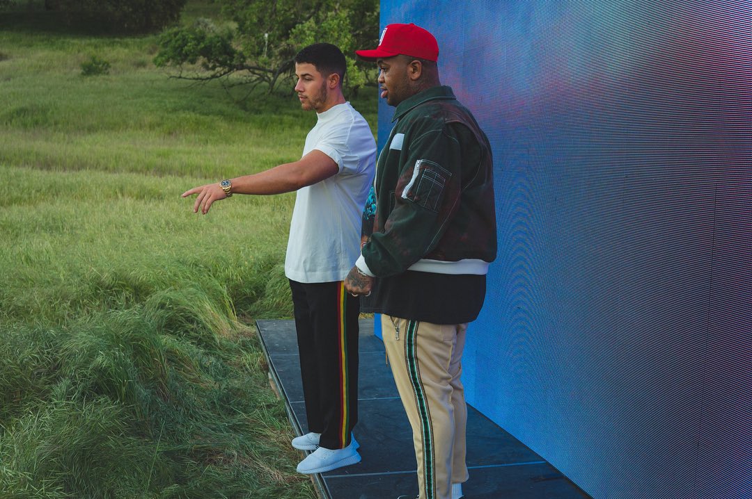 DailyNickJonas's tweet photo. 📸|| nickjambassador: #BTS of the #AnywhereVideo with @mustard #MustardxNJ 🌅 https://t.co/B9Z5zNtHrn https://t.co/9JGtZNMRRZ