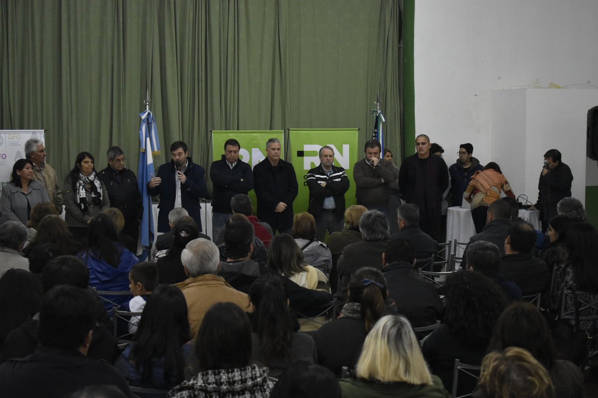 En #GFO el @IntendenteLavin junto al Gobernador Alberto <a href="/Weretilneck/">Alberto Weretilneck</a> entregaron aportes a cerca de 50 instituciones de la ciudad por un monto de $15 mil.
#Municipio #Aportes #Instituciones