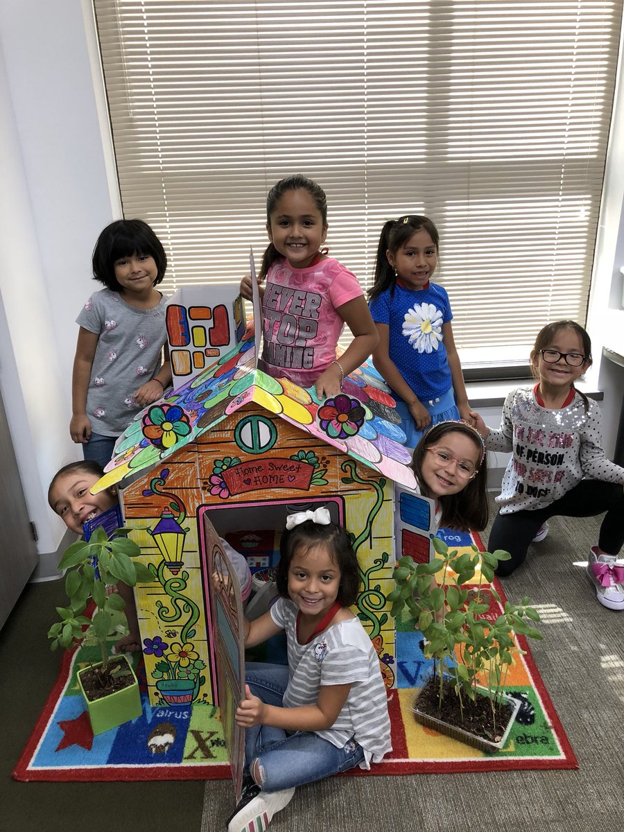 Mrs_Quinteros's tweet photo. We finished coloring and building our playhouse! Just in time for our parents to see @HooverCFISD #ThinkLikeAKidAndHaveFun See our garden? Sunflowers we planted in April! https://t.co/WlthdFuYLc