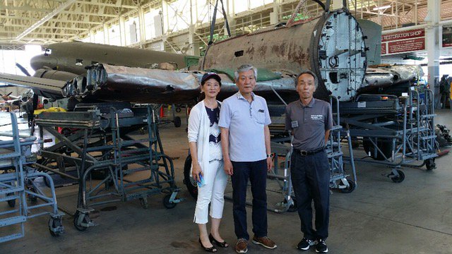 PacAviation_J's tweet photo. 海上自衛隊第29代海上幕僚長の赤星慶治ご夫妻が、メモリアルデーの5月28日にご来館されました！#太平洋航空博物館パールハーバー #航空 #ハワイ https://t.co/fW1pi5ZZ4F