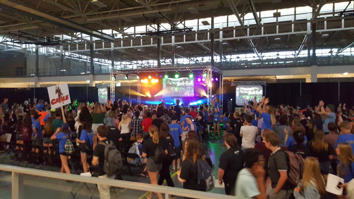 katebmetcalfe's tweet photo. #ASLC2018 was absolutely amazing! It was great to be apart of the planning committee that helped inspire almost 1000 incredible individuals! The Alberta Student Leadership Conference is hot-to-go https://t.co/tSQkbFLu4L