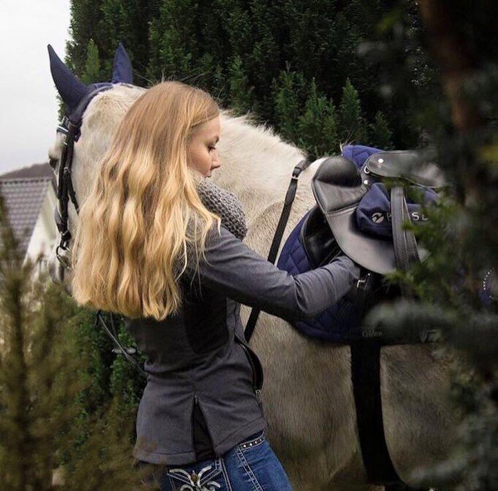 Our elegant and technical softshell jacket is perfect for layering, teamed with jeans or jods! dlvr.it/QVgQKb