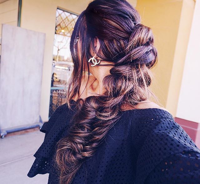 EmilyAnnGemma's tweet photo. Oh. My. Stars!!! The magicians at @habitsalon always make me leave determined to learn to braid! Thanks @taylor_lamb_hair for the amazing braid!! #instabraid #brunettebalayage #hairextensions #habitsalon #braidstyles #brunettebraids https://t.co/ThRMLUM7By https://t.co/X5Xyj9VOzH