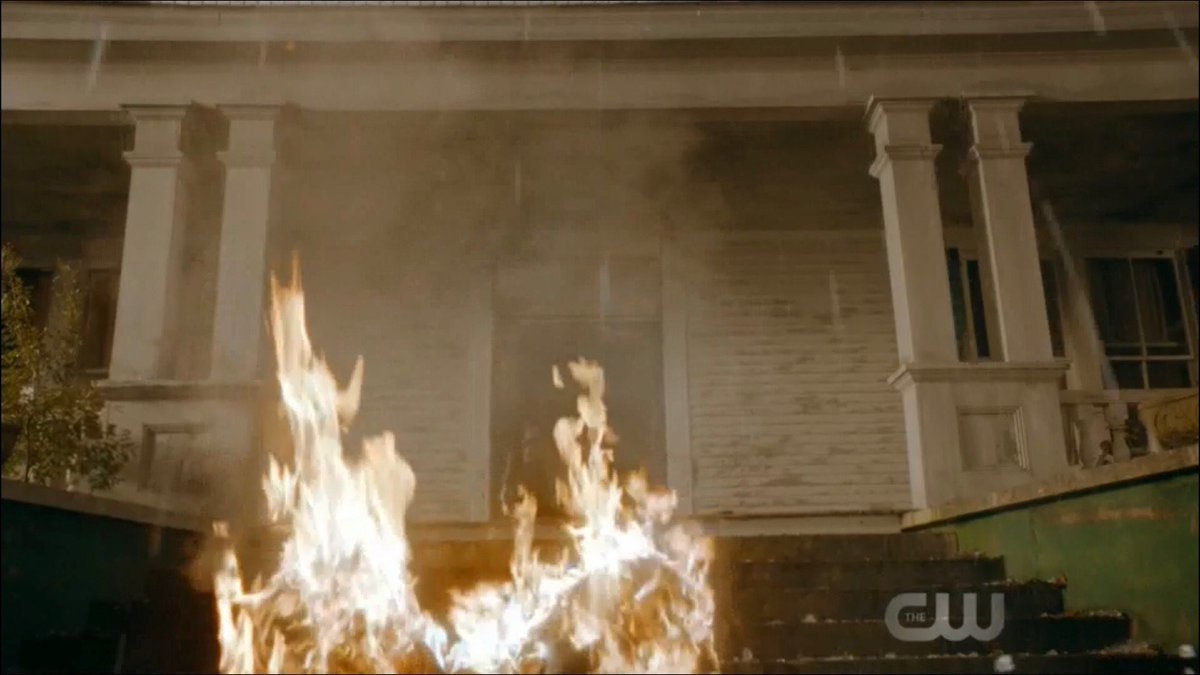 tinixfuck's tweet photo. eu não tenho mais lagrimas, eu só consigo pensar o quão Julie Plec é uma fodida
#TheOriginals #DirectorCMD #HayleyDeserveBetter https://t.co/ryJ7jcoomY
