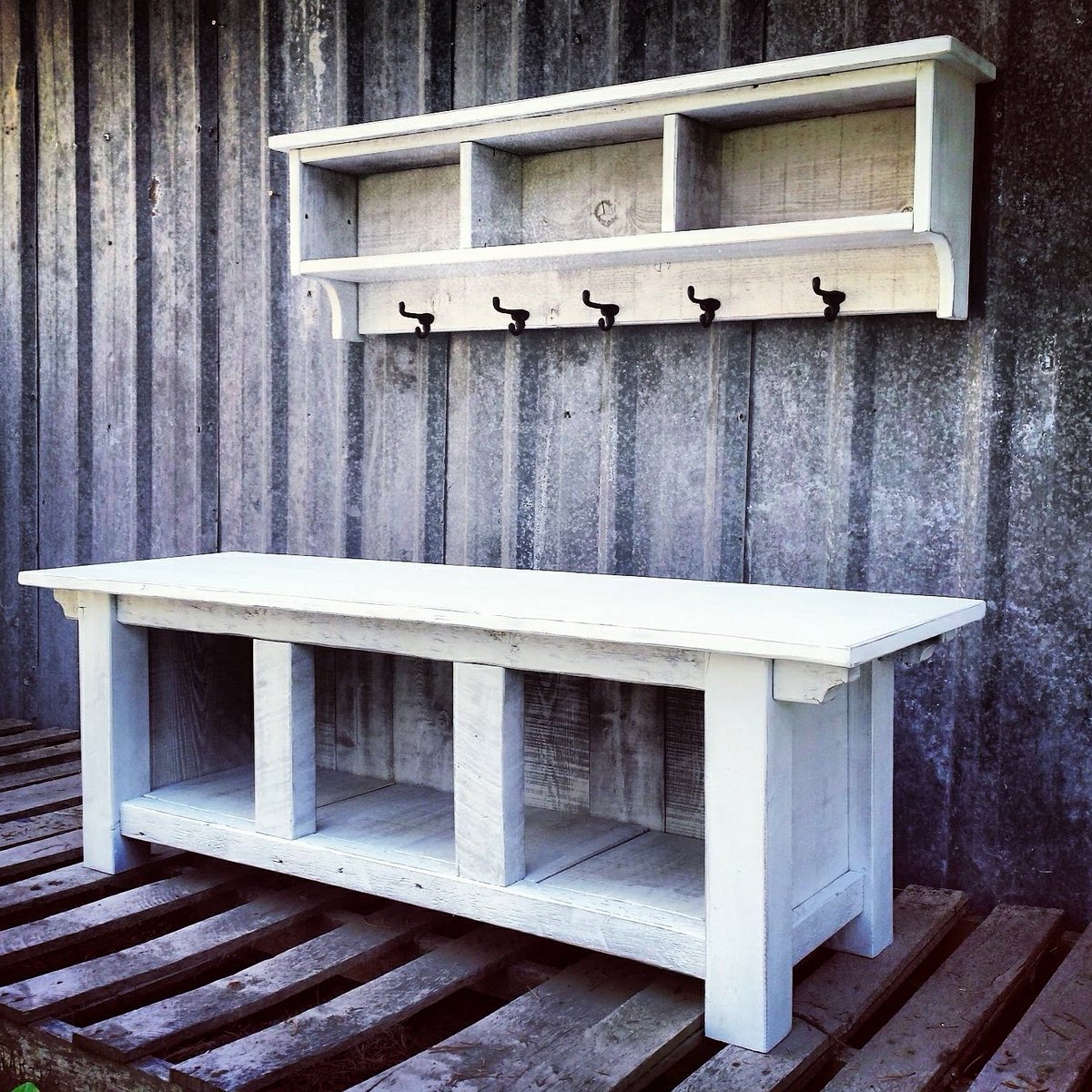 EchoPeakDesign1's tweet photo. Rustic white entry bench set.
#rustic #reclaimed #barnwood #furniture #homedecor #wood https://t.co/biig0zk7jN