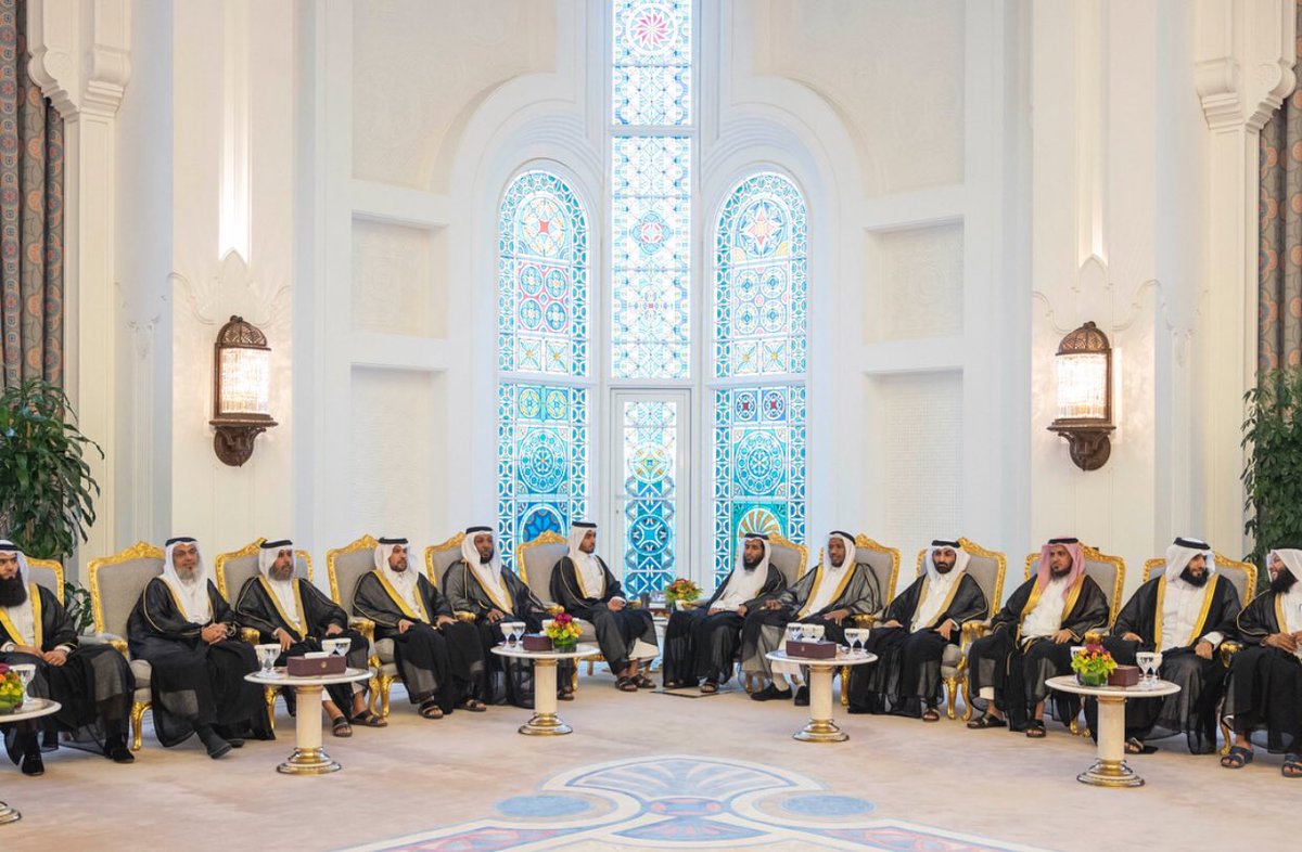 FSM__05's tweet photo. أقام حضرة صاحب السمو أمير البلاد المفدى بالديوان الاميري بالأمس مأدبة افطار تكريما لاصحاب الفضيلة العلماء والمشايخ ورجال الدين بمناسبة شهر رمضان المبارك .. https://t.co/LF1vlIS81v