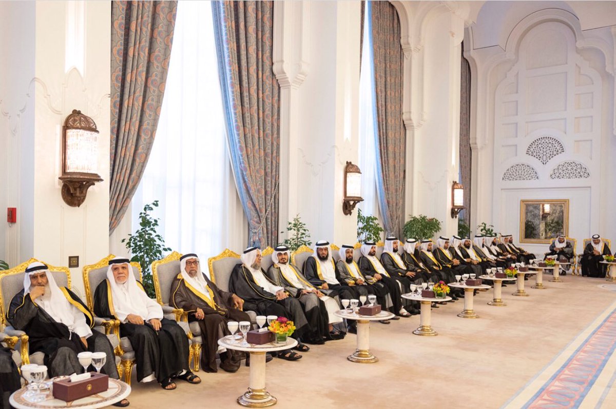 FSM__05's tweet photo. أقام حضرة صاحب السمو أمير البلاد المفدى بالديوان الاميري بالأمس مأدبة افطار تكريما لاصحاب الفضيلة العلماء والمشايخ ورجال الدين بمناسبة شهر رمضان المبارك .. https://t.co/LF1vlIS81v