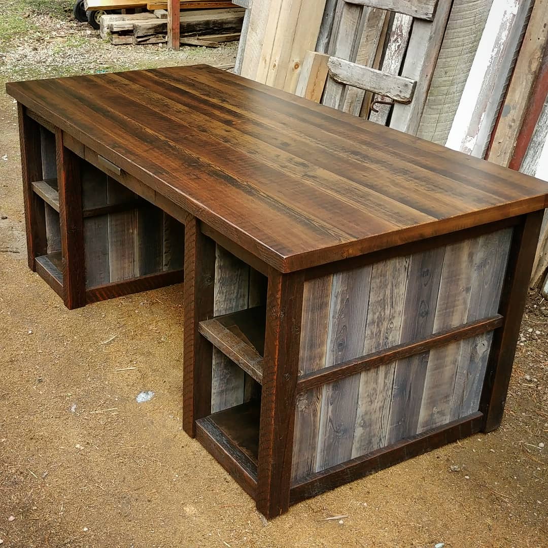 EchoPeakDesign1's tweet photo. Reclaimed Montana barn wood industrial desk.
#furniture #barnwood #reclaimed #homedecor #handmadehour #desk #industrial #RusticHomeDecor https://t.co/Wt7Ta1vPut