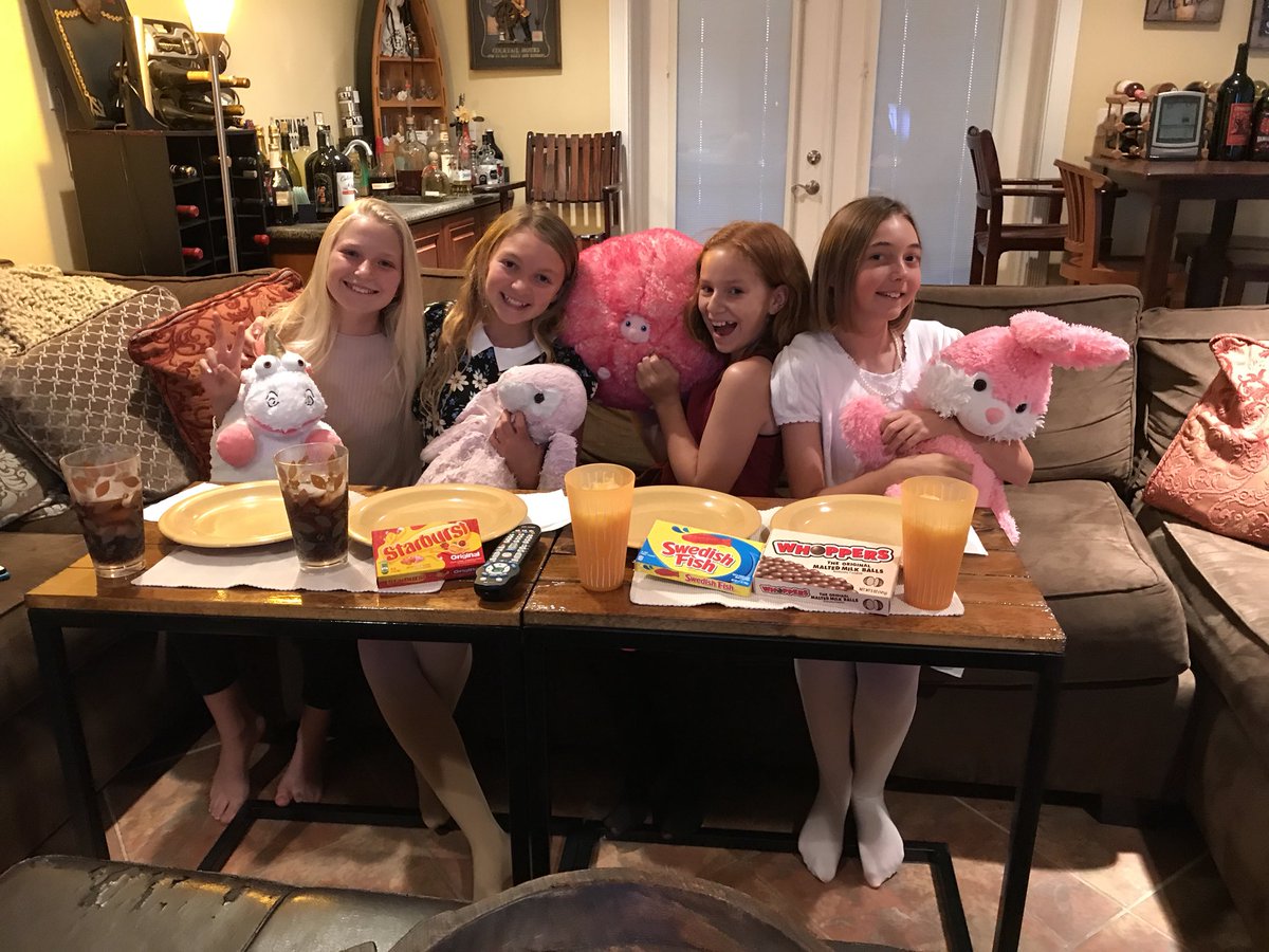 ellealex's tweet image. Viewing party for @SamHamilton22 in her SciJinks episode! Awesomely fun!!!! @tlynnr85 @jasonlatimer #JohnnyGalecki #scijinks