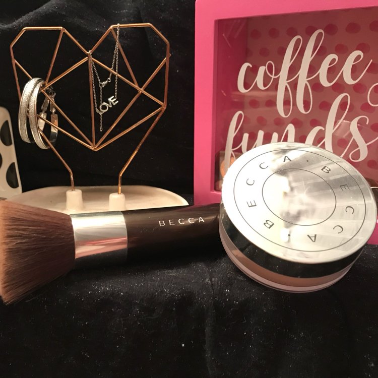 DaniMay43's tweet photo. Thank you Influenster for sending me this to try out for free! I have been loving this product! @influenster @BECCA_Cosmetics #BECCASetRefresh #complimentary https://t.co/Gj99DnT4CS