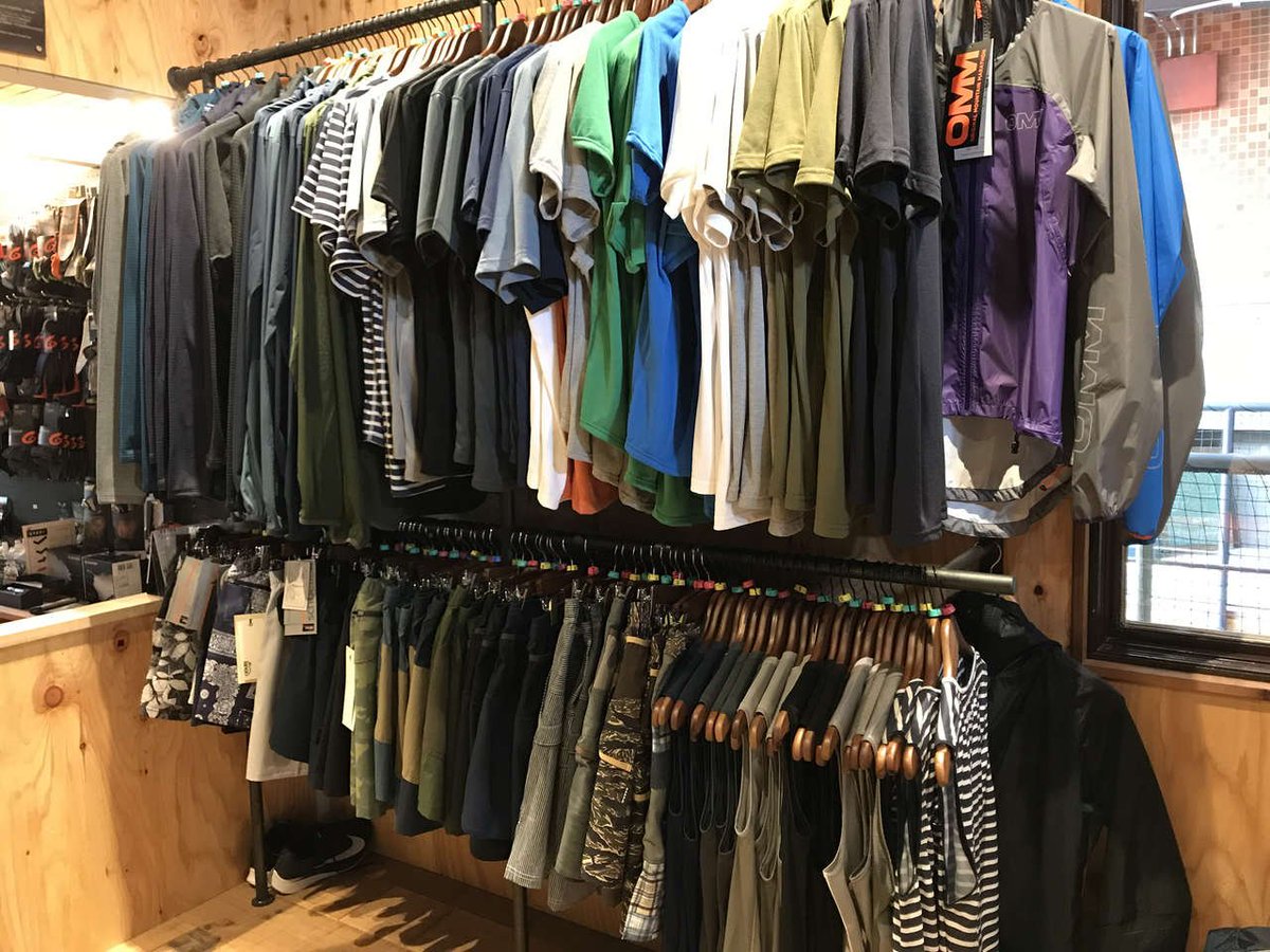 hashphotohankyu's tweet photo. 西京極にトレイルランニングのセレクトショップがオープン!
→https://t.co/A7Qd9DPoaW
おしゃれな店内はシューズにザック、補給食ほか小物いろいろ!特筆すべきはこのアパレルの棚、お宝の山♪
#西京極 #MONKEYCREW #トレラン #ショップ #シューズ #アパレル #トラッシュバッグ https://t.co/ilR4bQCbKg