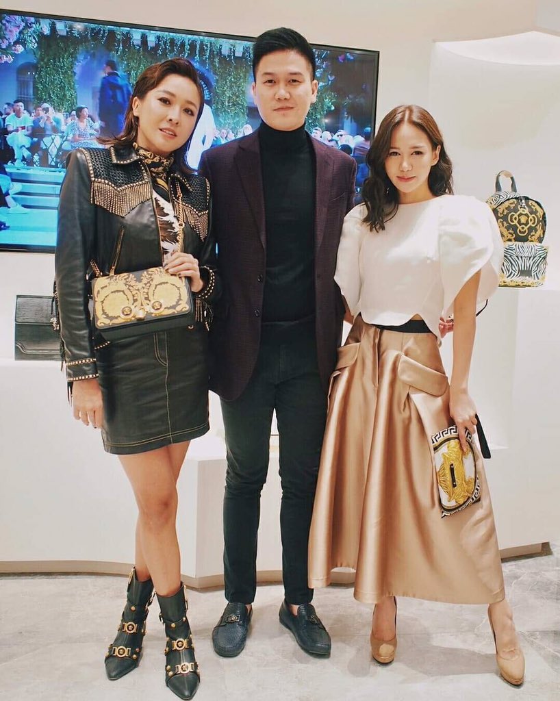 debbiegohdgss's tweet photo. 13/4/2018

#debbiegoh
#吴天瑜

#RepostBy @trishakuck

At @Versace store opening in Suria KLCC last night! 
_
Some photos by @allisamazing 
_
Hair by @derren_sc @zeinphang93 @shawncutlergroup 
Outfit by @khoonhooiofficial 
_
#VersaceKLCC 
#Versace 
#VersaceTribute
#VersaceSS18 https://t.co/u1gPjrkcsq