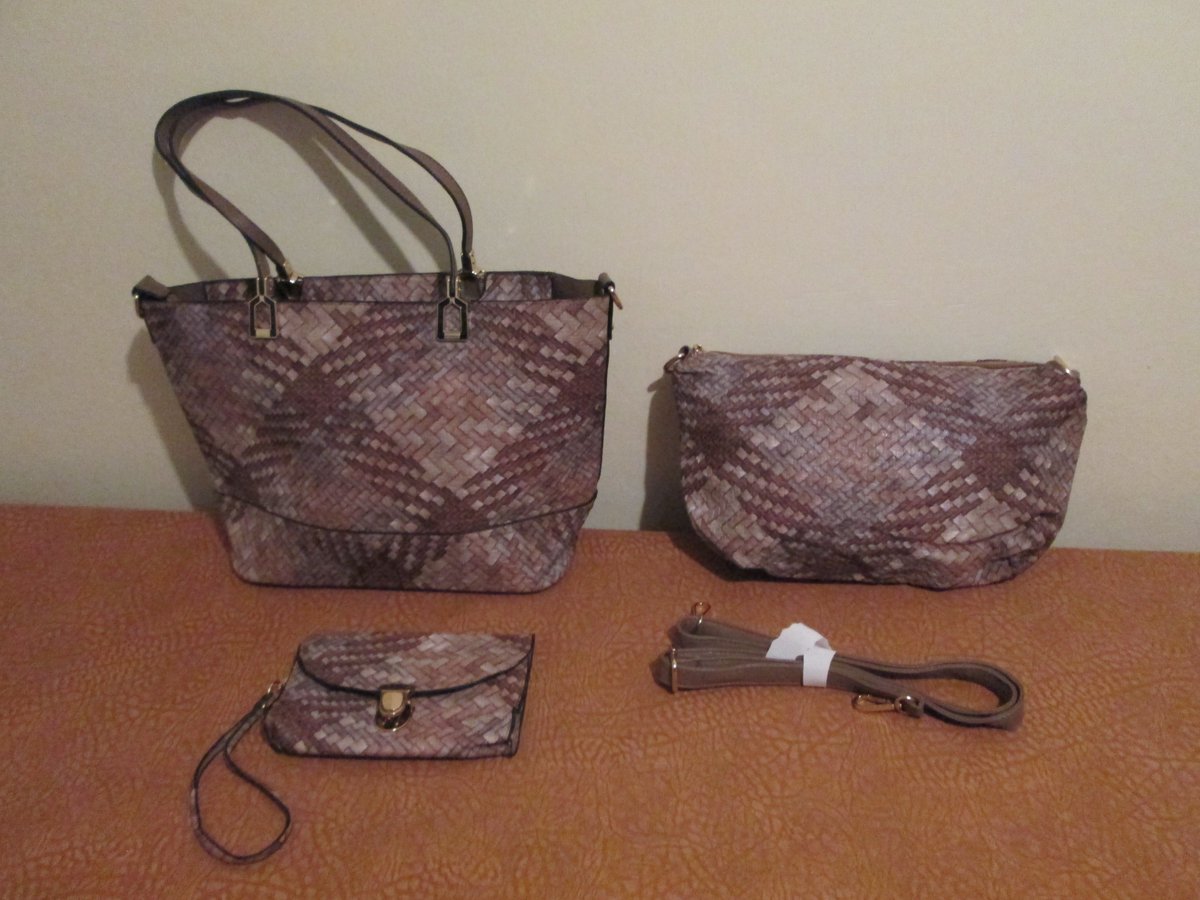 GLink593's tweet photo. Carteras de mujer. Envíos a todo el país WhatsApp: 09*9*8-2*0*6*0*4*9 #Quito #Ecuador #Guayaquil #Cuenca #Latacunga #Ibarra @DonDatosEc @EcuProm https://t.co/qAJjHGxc1q