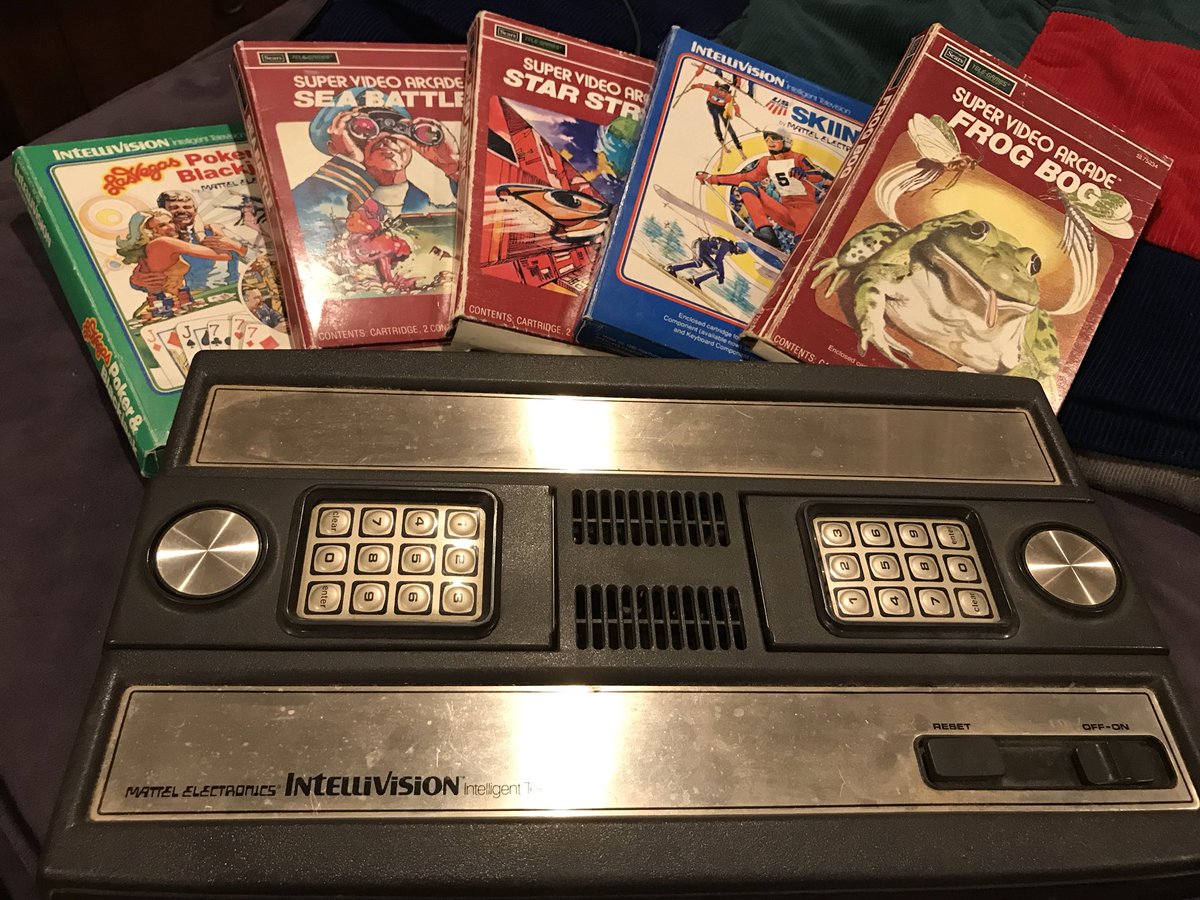 Poesy_Poe's tweet photo. In ‘83, I asked for Frogger. Tbh, I didn’t know what it was, but it was a hot-shit topic, & I could still count my age on one hand, so yeah, I asked.
Btw, I didn’t know this wasn’t Frogger until years later when I tried to describe this to my friends.
#FrogBog #Intellivision https://t.co/PpS4H3Qzof