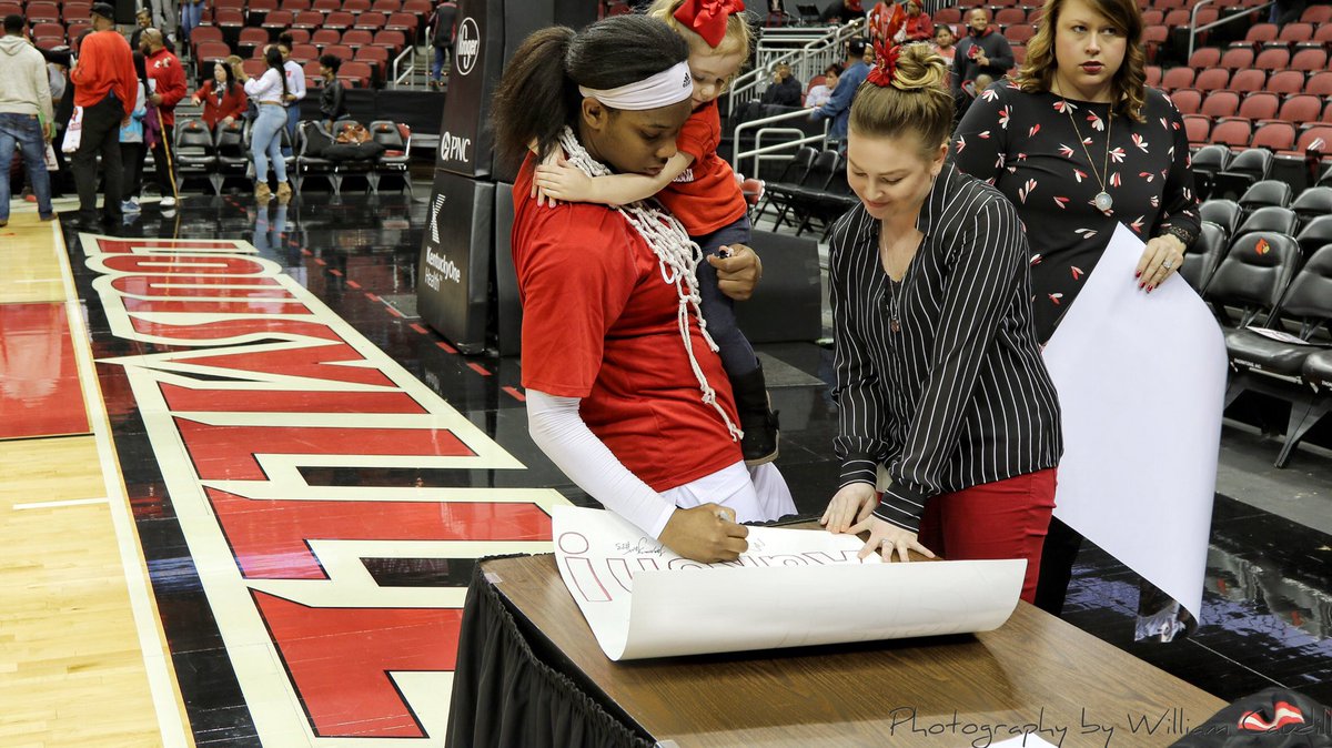 darylfoust4's tweet photo. @WashMystics @coachbethburns @Mooks_22 happy birthday, champ!!! #acc #girlpower #our #2too ❣️ https://t.co/IHIEbLh9Wm