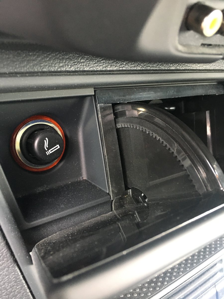 フォルクスワーゲン青森東 V Twitter 愛煙家 高額納税者のユーザー様へ 本日５月３１日は世界禁煙デーだそうです ｖｗ車 もいつの間にやらシガーライター 灰皿付いていません 車内のタバコの臭いは査定額がさがりますのでご注意を T T タバコ１箱の価格の約