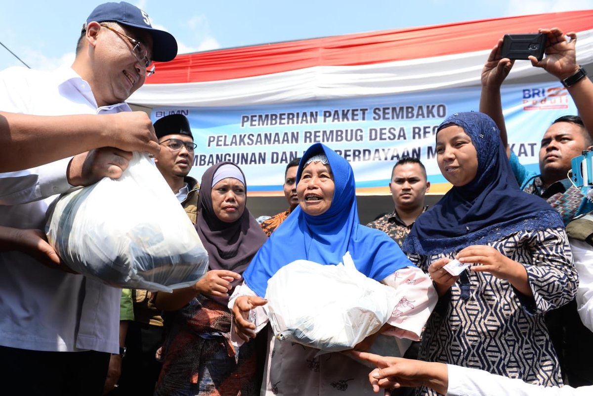 #JelajahDesa2018 menyapa desa2 di Pantura, melihat kemajuan desa, mendengar dari masyarakat persoalan2 yang masih dihadapi untuk dilakukan perbaikan dan bakti sosial dalam bentuk pasar murah <a href="/tppindonesia/">Pertepedesia</a> <a href="/KemenDesa/">Fast Track Travel</a> <a href="/SatgasDanaDesa/">SATGAS DANA DESA</a> @SandjojoCenter