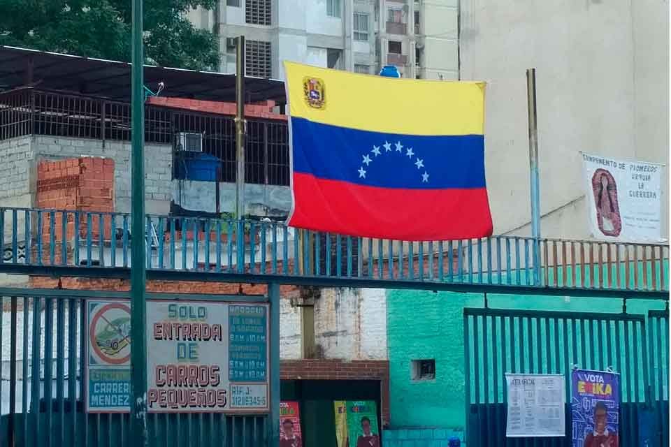 DiarioTalCual's tweet photo. ¿SERÁ QUE RESPONDEN? Cámara Inmobiliaria pide al Gobierno aclarar rumores del “plan ubica tu casa” https://t.co/P92dmbO43Q https://t.co/ZHLSeEunbr