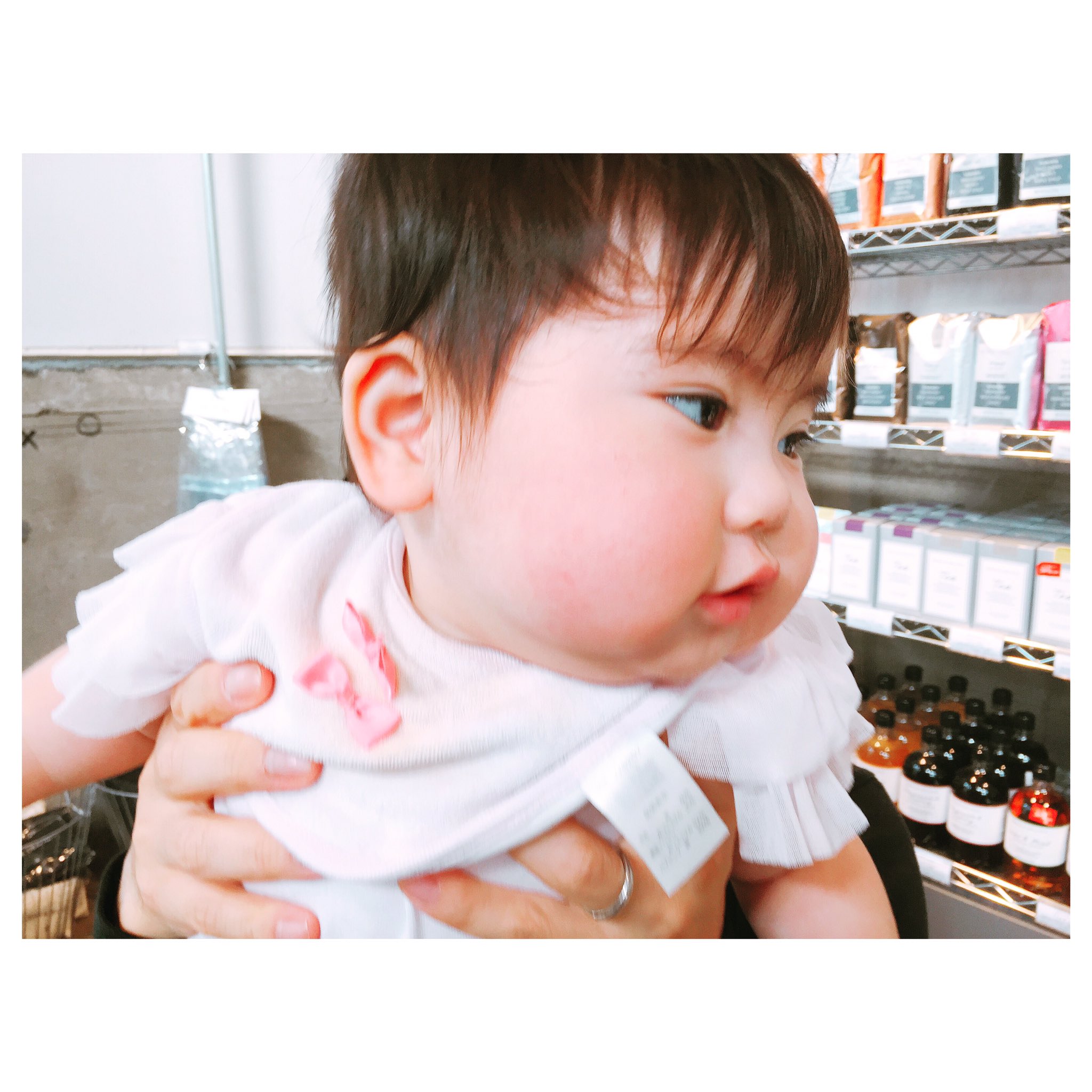 元井里奈 毛髪診断士 両親とも黒髪なのに ほのかに茶髪な娘 ふふ ザワつくものがありますよね 髪の色は どんなメラニン色素が入っているかによって決まります 赤ちゃんの時は メラニン色素を作る細胞がまだ発達過程なためか 3才位まで茶髪な 元井里奈 毛髪診断士 両親とも黒髪なのに ほのかに茶髪な娘 ふふ ザワつくものがありますよね 髪の色は どんなメラニン色素が入っているかによって決まります 赤ちゃんの時は メラニン色素を作る細胞がまだ発達過程なためか 3才位まで茶髪な