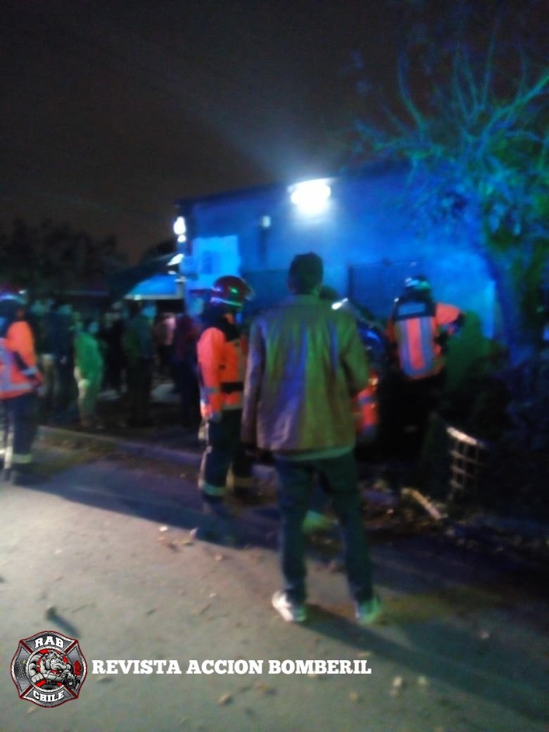 RABCHILE's tweet photo. #Imágenes del 10-4-1 (Rescate Vehicular) en Brasil esquina Emiliano Figueroa, #SanRamón
#RAB3 en el lugar. Se trata de choque de vehículo particular con árbol. Una persona lesionada la cual se encuentra atrapada. Bomberos realiza trabajos de extrigacion.
#REVISTAACCIONBOMBERIL https://t.co/lCy3Mw3yRv