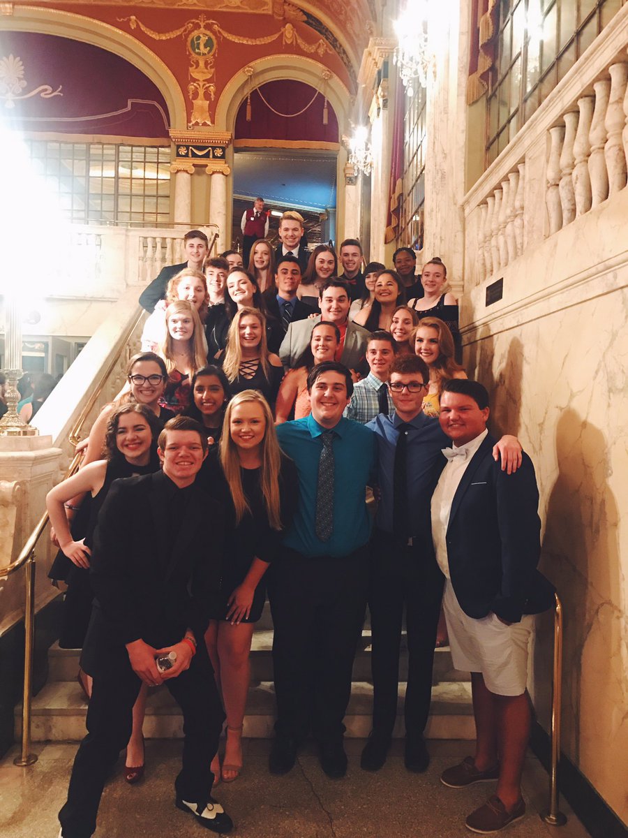 SouthingtonDC's tweet photo. show! Goodbye to our seniors, we will miss you so much, best of luck in all future endeavors!! signing off for the last time last time, your 2017-2018 Vice President, Julia💗💗 https://t.co/VGxAOa3i8W