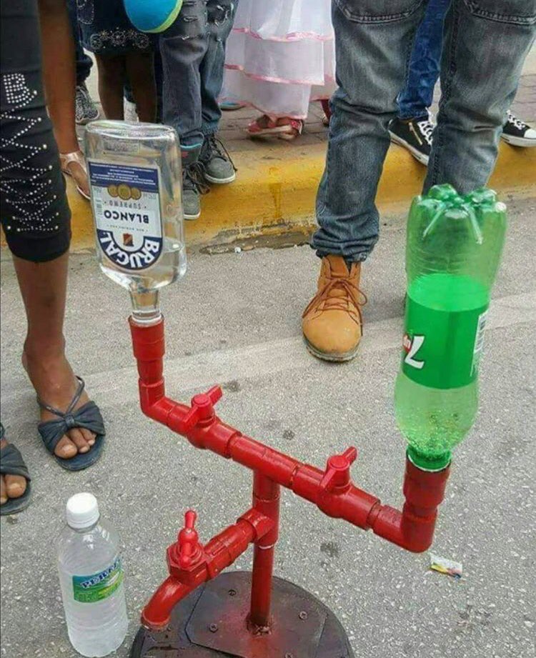 Eopcomedy35's tweet photo. Dominican Fire Hydrant 😂😂😂 https://t.co/VM8T8uxxHR