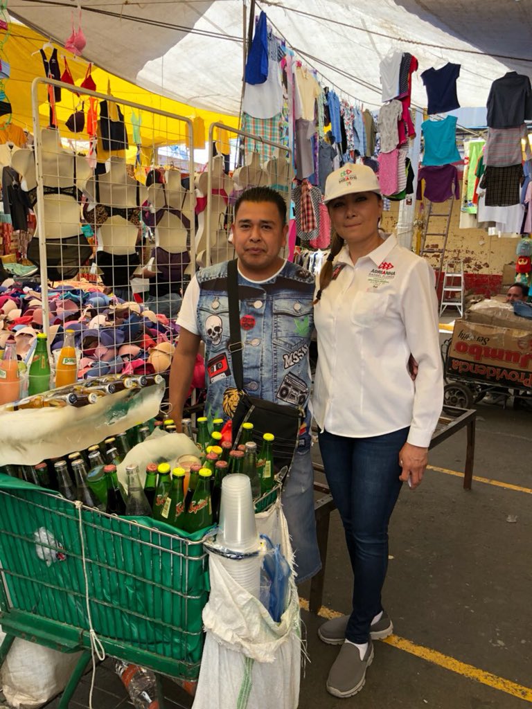 adyreganR's tweet photo. Le estamos entrando con todo a #barriobravo #Tepito merece un cambio. #respeto y #dignidad para quienes trabajan por llevar comida a sus mesas. Gente buena y trabajadora en el #barrio. #Elecciones2018
#Distrito8FederalCDMX
#DelegaciónCuauhtémoc
#DelegaciiónVC
#CDMX
#YoconMeade https://t.co/jyATgp8zDs