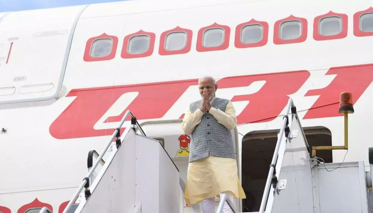 SPThakurNews's tweet photo. #इंडोनेशिया के बाद प्रधानमंत्री नरेंद्र मोदी पहुंचे कुआलालंपुर.
#FullVIEWS : https://t.co/aIB0YqsLxw https://t.co/ADFEXXpURd