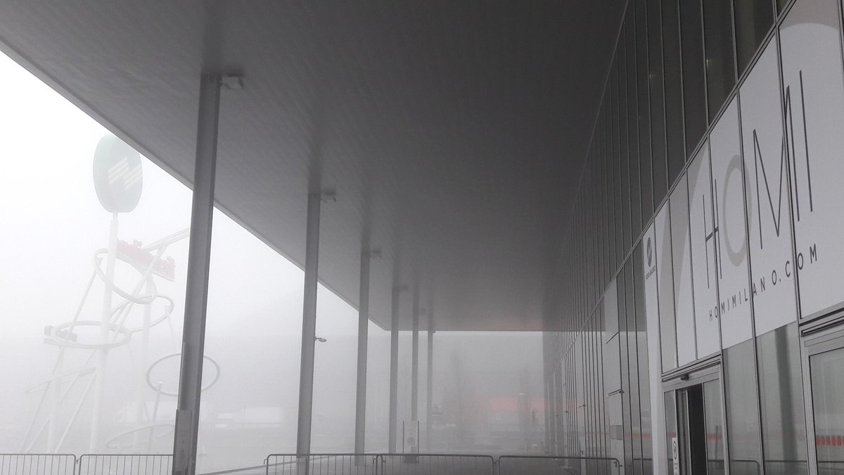 FieraMilanoSpa's tweet photo. #siamocontrari a chi ne parla male... della nebbia. Questa di Milano è una gran nebbia, simpatica, affettuosa, cordiale. #CarloCampanini
Raramente se ne vede #lamagnificaforma, se non qui @homimilano
#tbt #HOMI18, aspettando #HOMInext
https://t.co/v65n3GtW5r https://t.co/J4UFqP4JVx