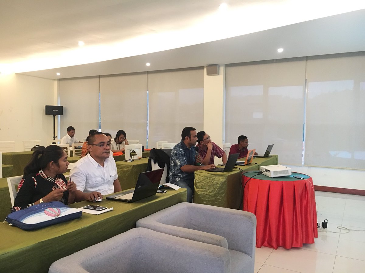 gsc_maluku's tweet photo. Pengenalan Aplikasi MIS versi 2018 oleh Spesialis FMS pada Rakor Provinsi - GSC Maluku 
#Rakorprov @harnowibi @kmngenerasi @EngkoFernic https://t.co/Qeve8RH9td