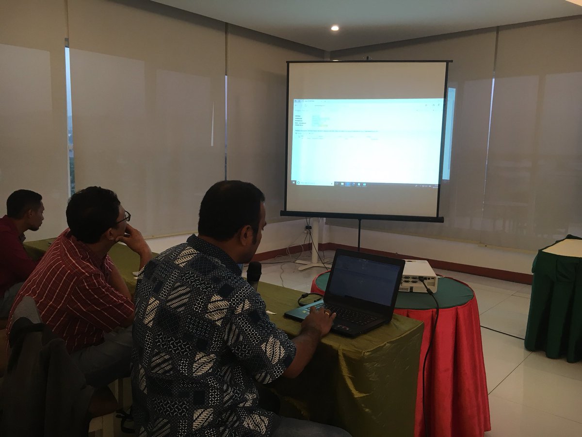 gsc_maluku's tweet photo. Pengenalan Aplikasi MIS versi 2018 oleh Spesialis FMS pada Rakor Provinsi - GSC Maluku 
#Rakorprov @harnowibi @kmngenerasi @EngkoFernic https://t.co/Qeve8RH9td
