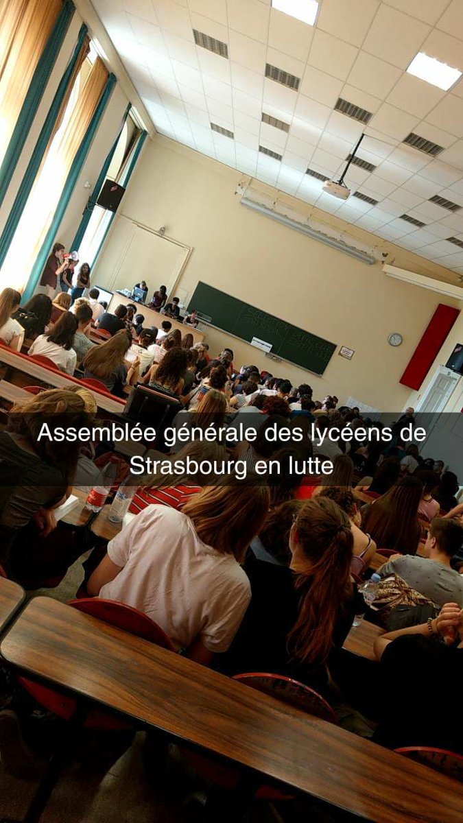Les lycées Strasbourgeois se soulèvent contre la #ParcourSupercherie et occupent un amphi. 
#Parcoursup #31Mai