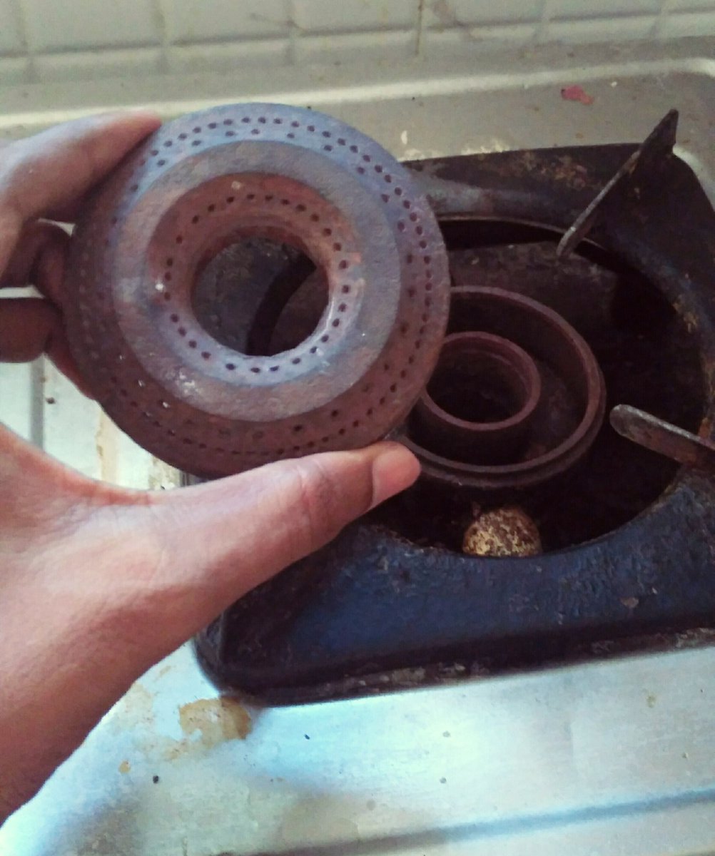 yoloviee's tweet image. OMG!! its hot.. burner its shape looks like #DoNut 
#GoogleHomeMini
#GoogleContest
#GoogleDonutShop