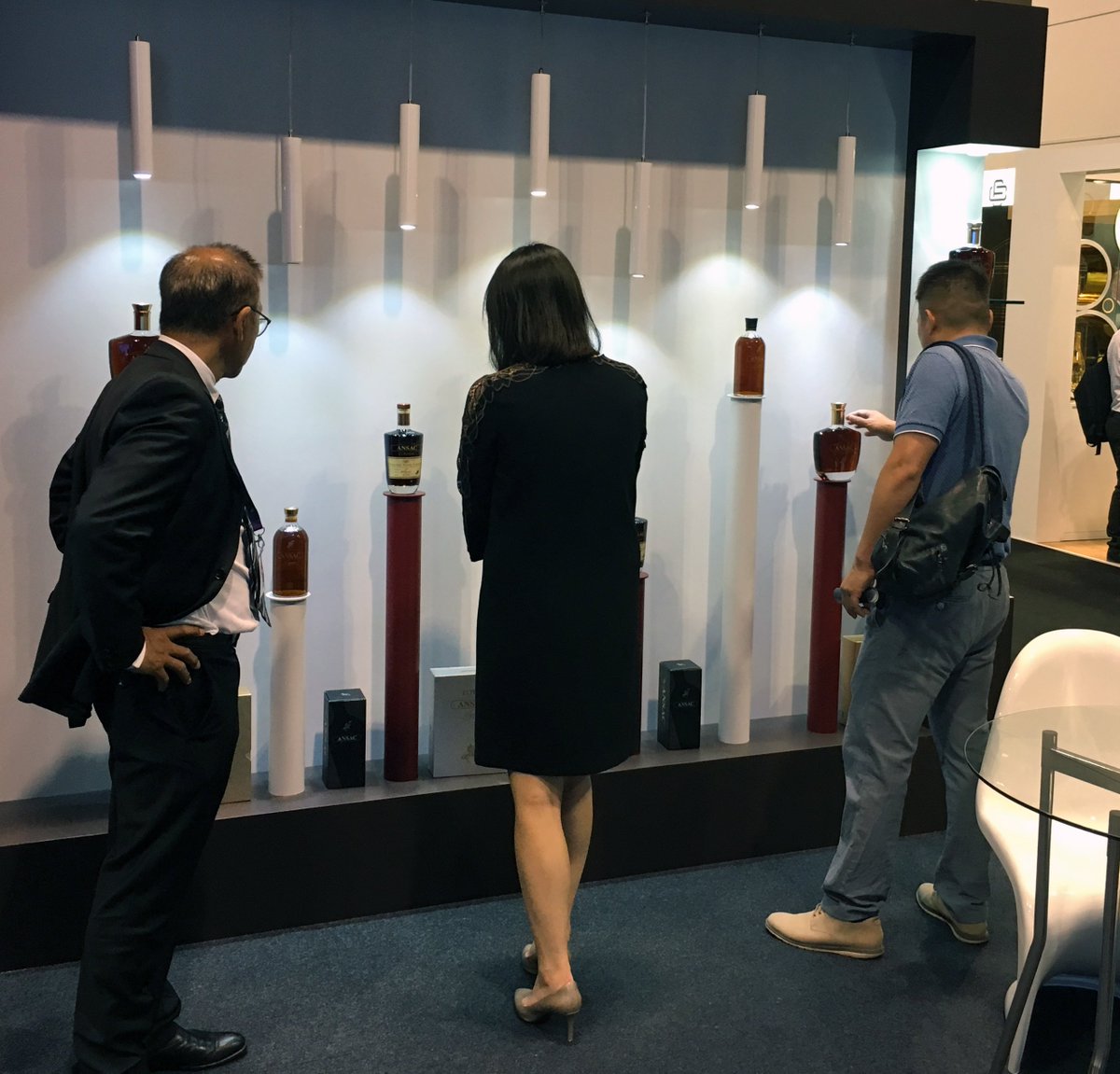 OcealiaGroupe's tweet photo. Notre Maison de #Cognac Jules Gautret est présente cette semaine au salon #Vinexpo à #Hongkong pour présenter notamment la marque #Ansac, nouvelle sur le marché asiatique : https://t.co/IFH8iy62E8 https://t.co/8cbIfcn9QJ