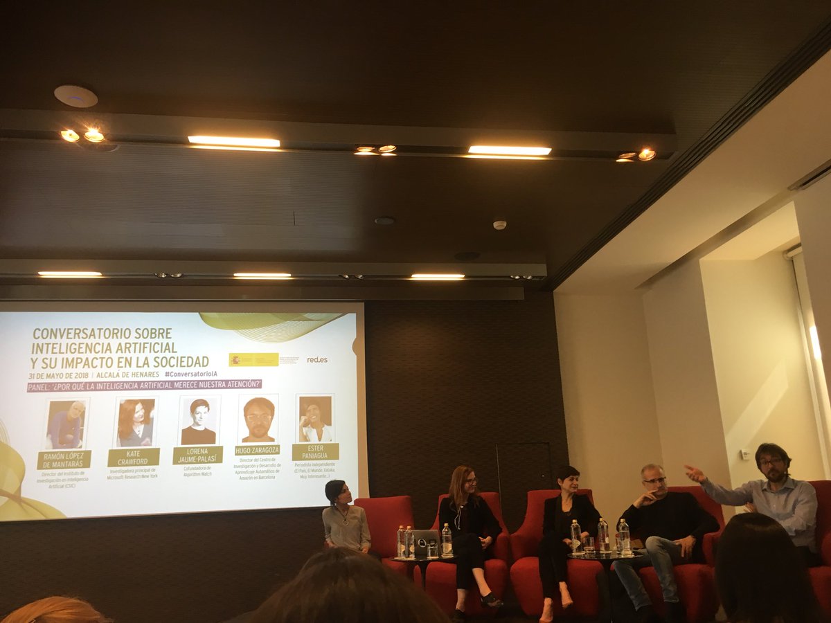 cheloabarca's tweet photo. Demystifying Machine Learning at the #conservatorioIA: @hugo_zara explains the “trick” behind the “magic” @AmazonNewsEU https://t.co/JftpXMbljU