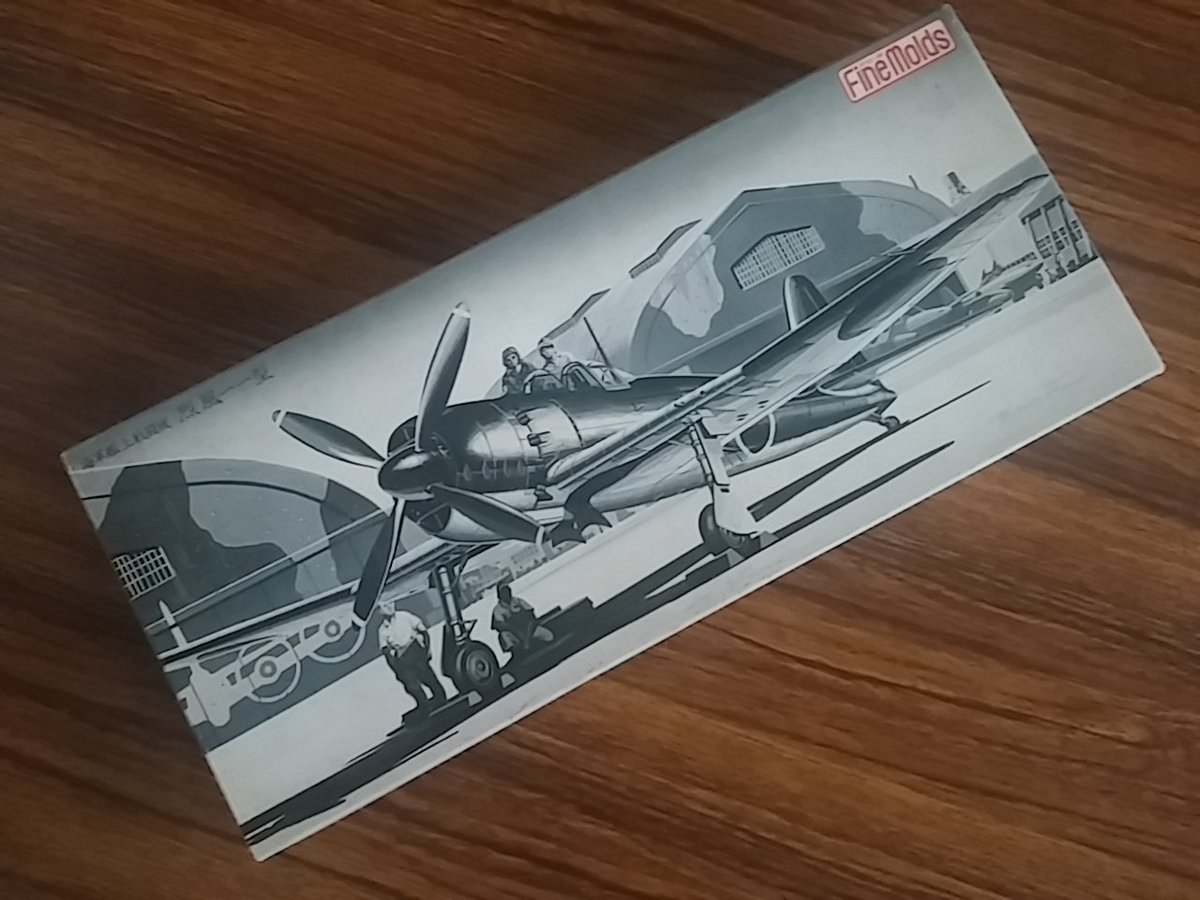 五式犬 有 ファインモールド公式 1994年当時のパッケージはこれ モノクロ印刷っぽいけどカラー印刷と同じ4色印刷です 印刷 版代を節約しようとしたけど 色の深みが違う モノクロ版では相当安く見えてしまうよ と印刷屋さんに諭されたそうです