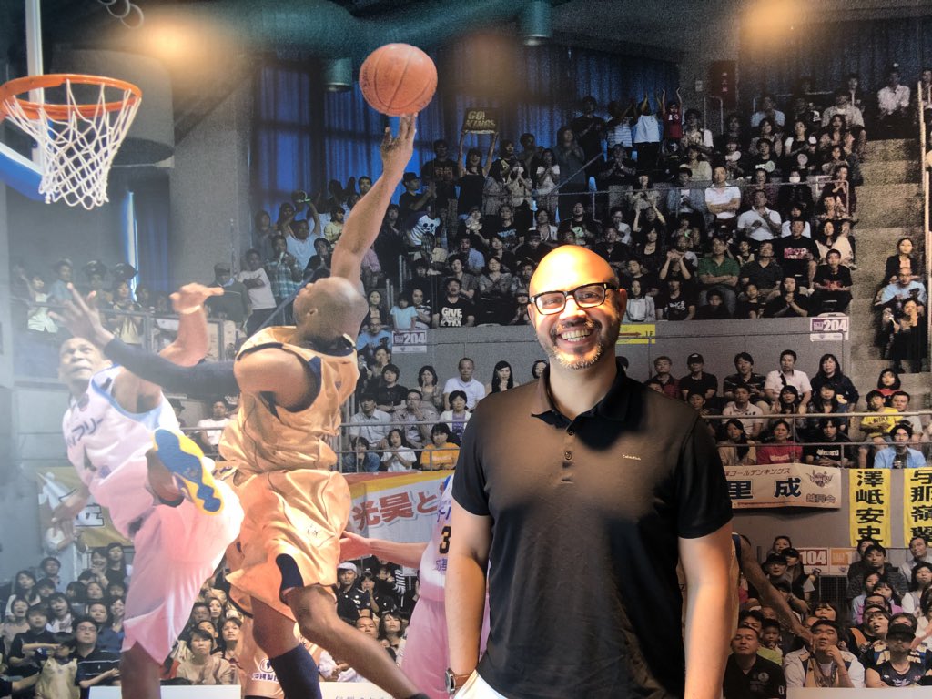 さばに 琉球ゴールデンキングス の初代ヘッドコーチであるヘルナンド プラネルズ氏は現在 デューク大学女子バスケットボール部のアソシエイト ヘッドコーチ キングスobで一番の出世頭です さばに 琉球ゴールデンキングス の初代ヘッドコーチであるヘルナンド プラネルズ氏は現在 デューク大学女子バスケットボール部のアソシエイト ヘッドコーチ キングスobで一番の出世頭です