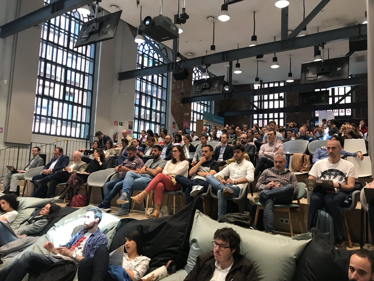 El auditorio hasta la bandera para escuchar a nuestros expertos sobre chatbot #PlanetaChatbotDay