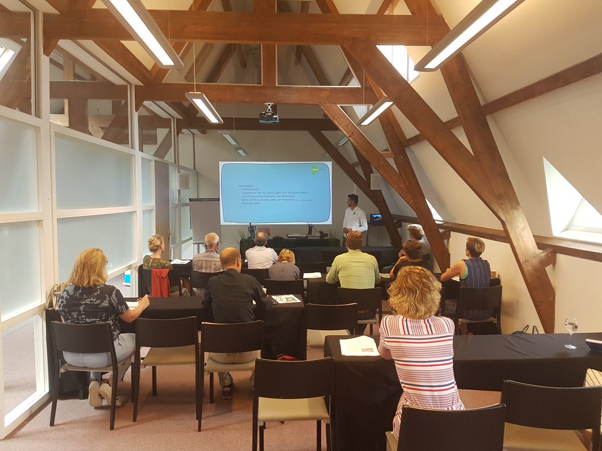 Vandaag geven wij een presentatie over circulaire economie en het verwerken van afval plastics in het muntgebouw te Utrecht.