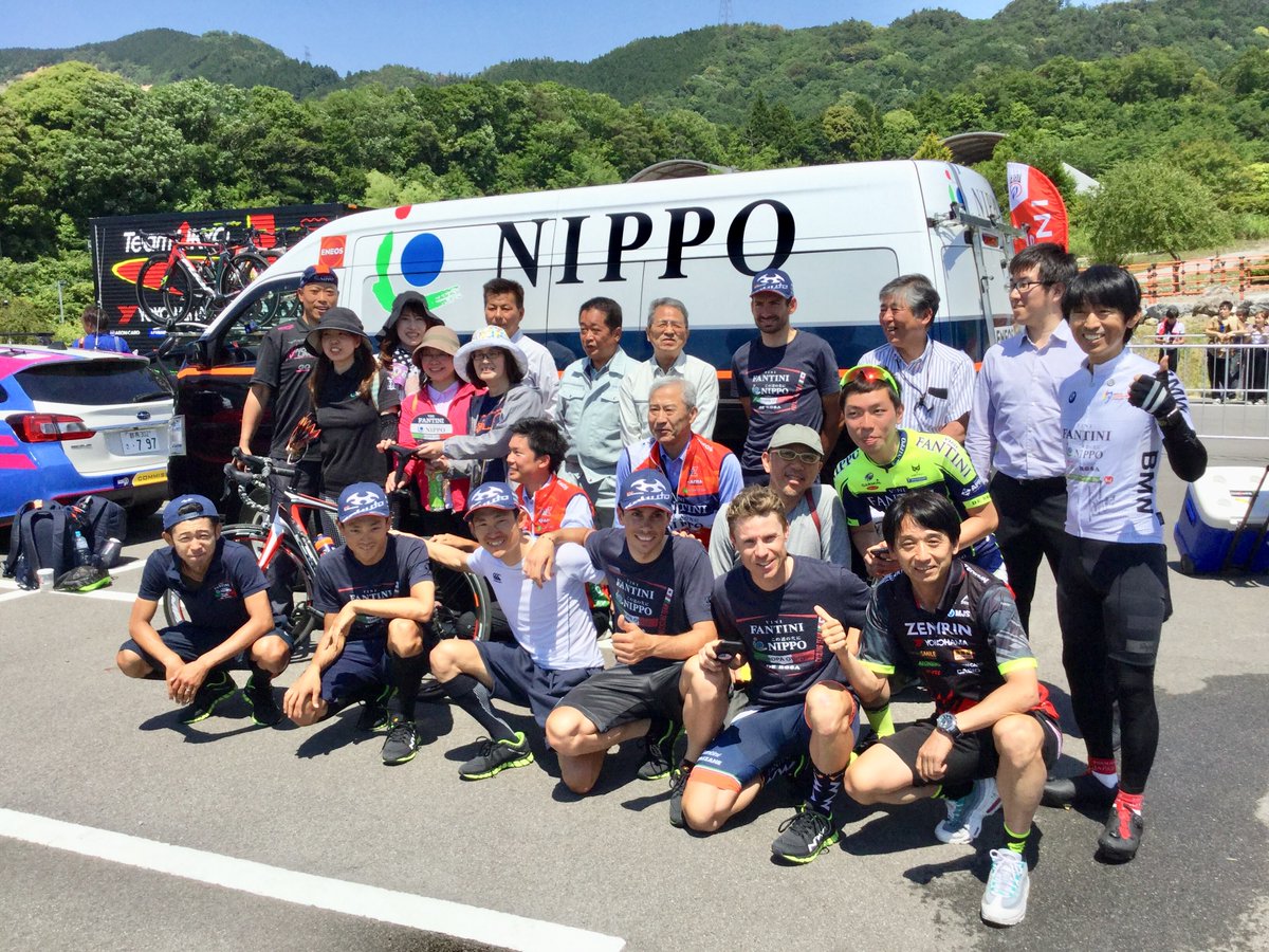 NIPPO_RACING's tweet photo. #TOJ2018 が無事閉幕しました!今年もスポンサーの関係者の方々をはじめ、多くの熱烈なファンの方々からたくさんのご声援をいただき、誠にありがとうございました。遅ればせながら、今大会を振り返った日本人選手と監督のコメントをご紹介させて頂きます。
⬇︎📑
https://t.co/rwNhNZNqM7 https://t.co/3dUBzV6g95