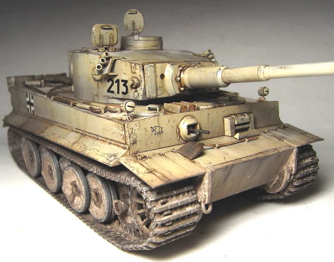 タミヤの1/48タイガーⅠウェザリング中。タイガー作るの何年ぶりだろう。 