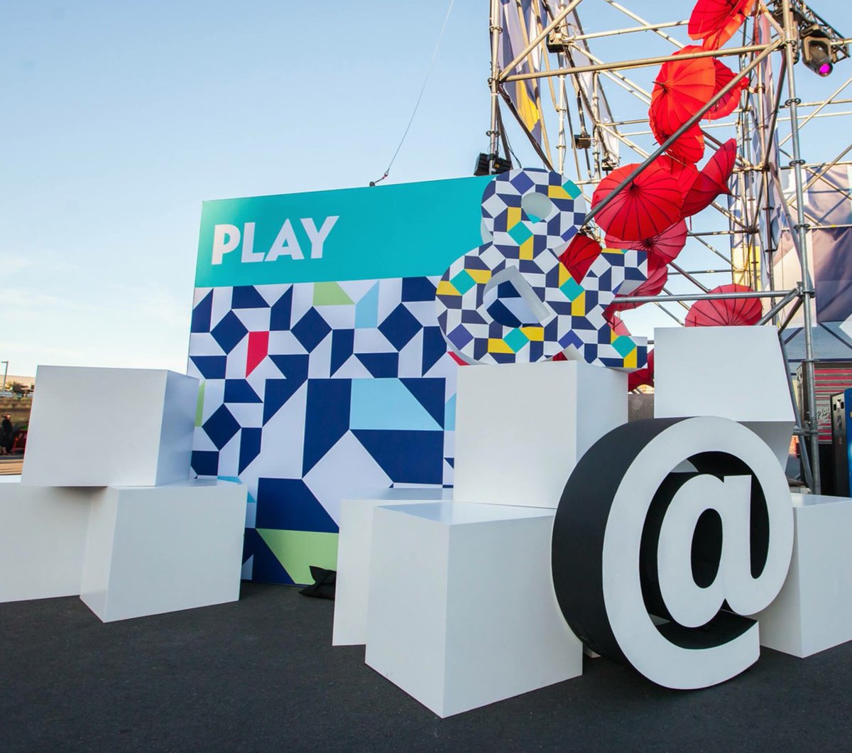 EventLabLLC's tweet image. Our “Play” Lounge was a hit at the Adobe Bash. We love producing interactive spaces and eye catching decor for our clients and attendees!